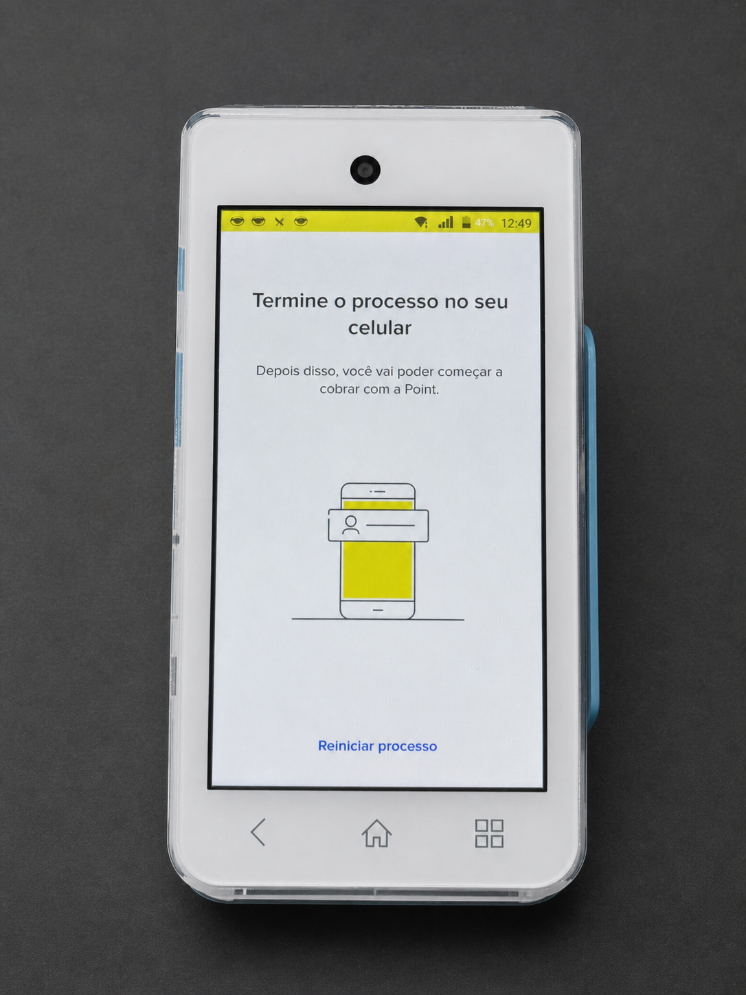 Tela da maquininha Mercado Pago Point Smart informando que o processo de vinculação deve ser concluído pelo celular.