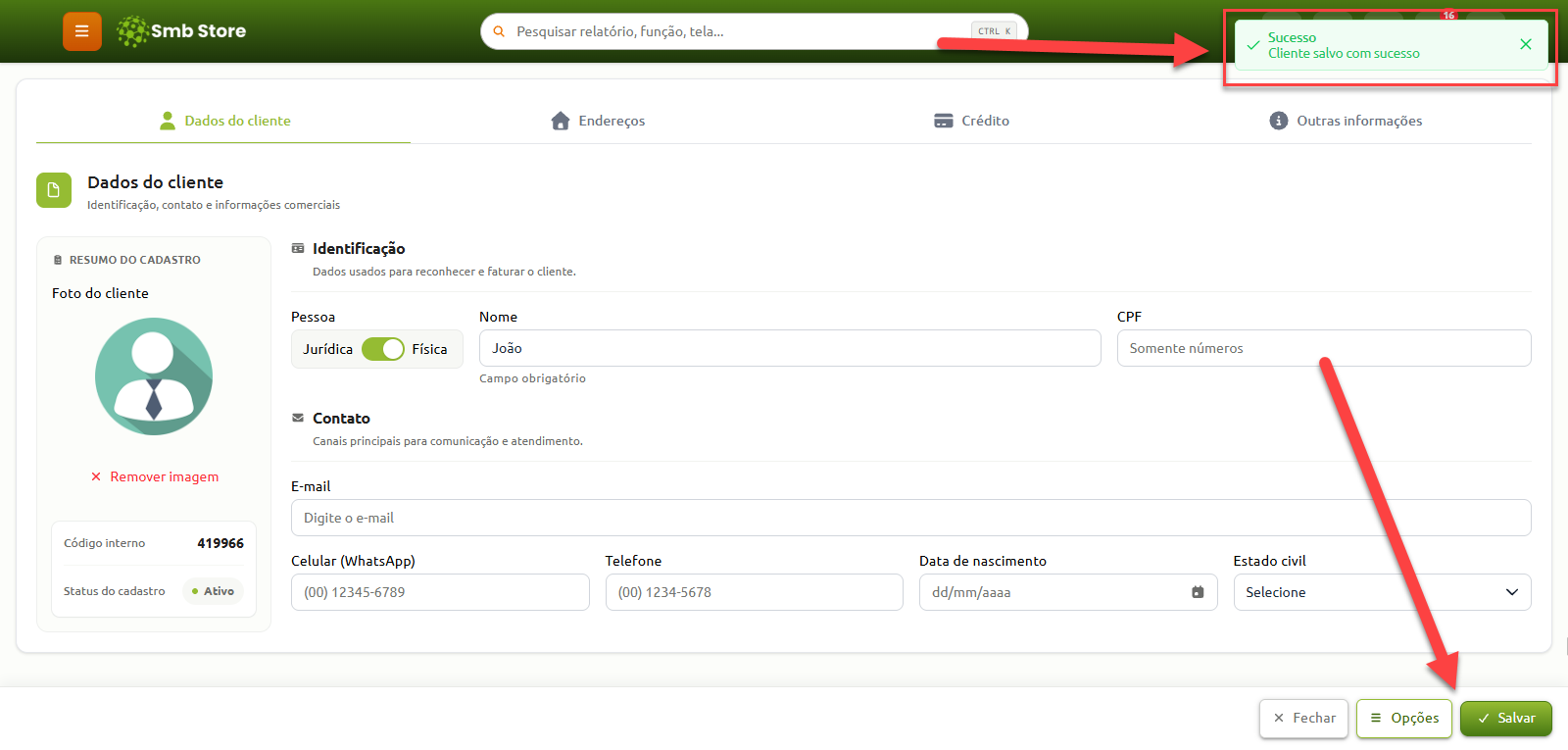 Tela de cadastro de cliente no Smb Store exibindo a notificação de confirmação após salvar as informações.
