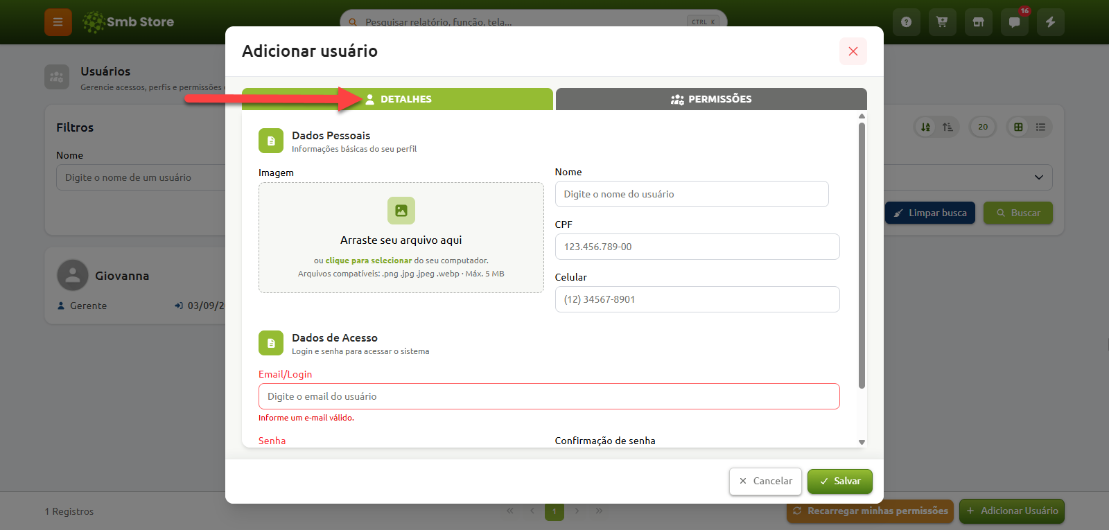 Janela para adicionar usuário no Smb Store, destacando a aba Detalhes com campos de dados pessoais como imagem, nome, CPF, celular, e campos de dados de acesso com e-mail e senha.
