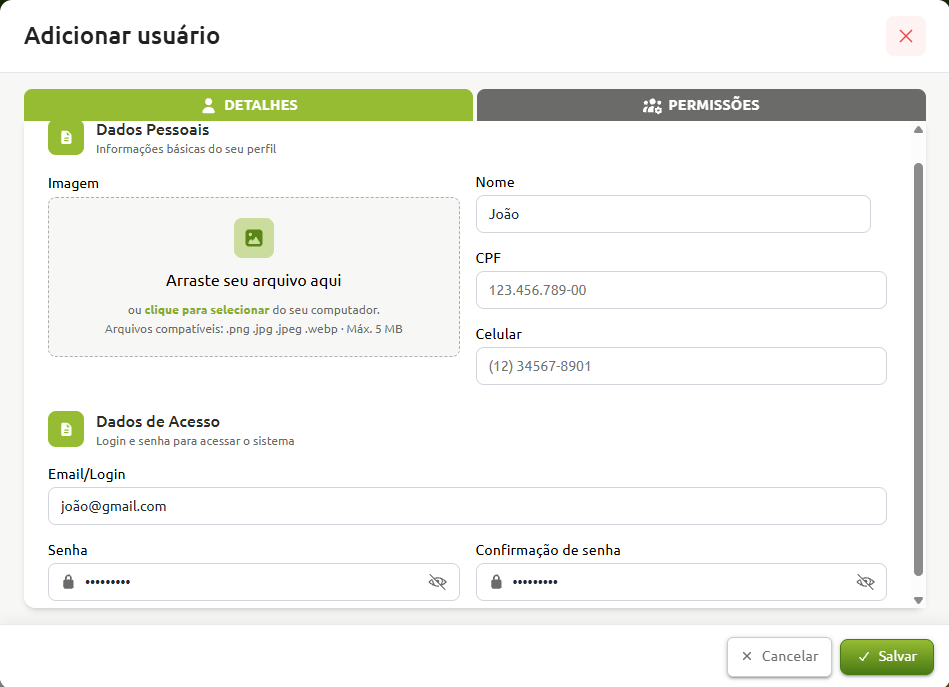 Formulário de cadastro de usuário na aba de detalhes, exibindo campos para envio de foto de perfil, preenchimento de dados pessoais como nome, CPF e celular, e definição de dados de acesso com e-mail e senha.