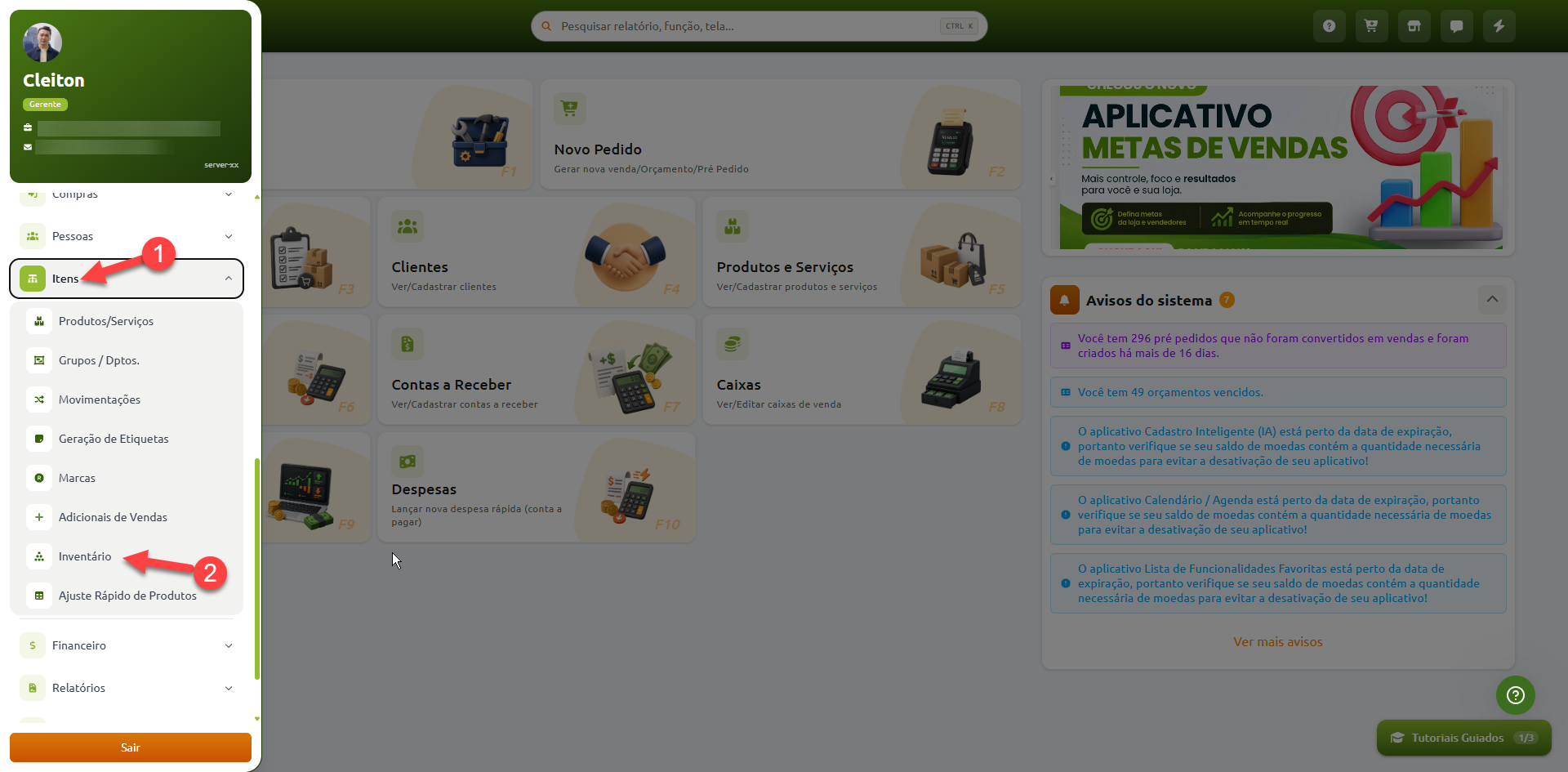 Painel do sistema de gestão com o menu lateral expandido na opção Itens, destacando o acesso à funcionalidade de Inventário.