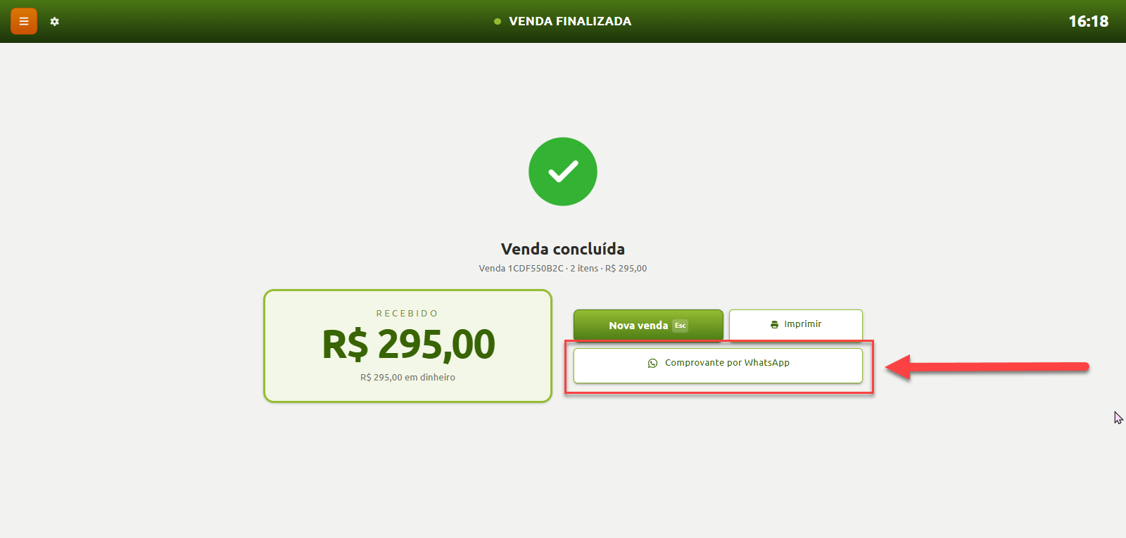 Tela de confirmação de venda concluída no valor de R$ 295,00, com destaque para a opção de envio do comprovante por WhatsApp, além de botões para iniciar nova venda ou imprimir.