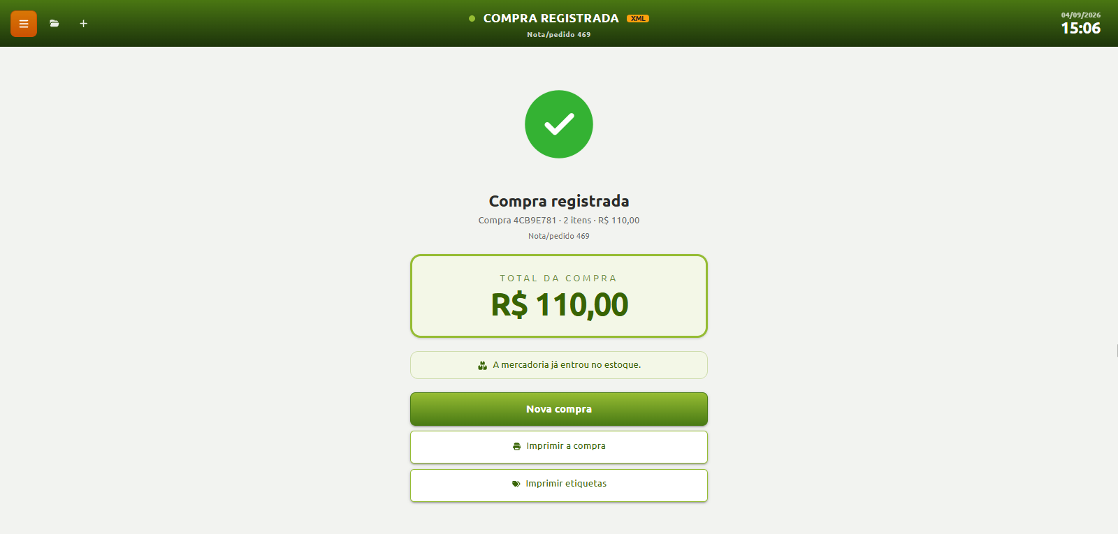 Tela de confirmação de compra registrada no valor total de R$ 110,00 com 2 itens, informando a entrada da mercadoria no estoque e opções para realizar nova compra, imprimir a compra e imprimir etiquetas.