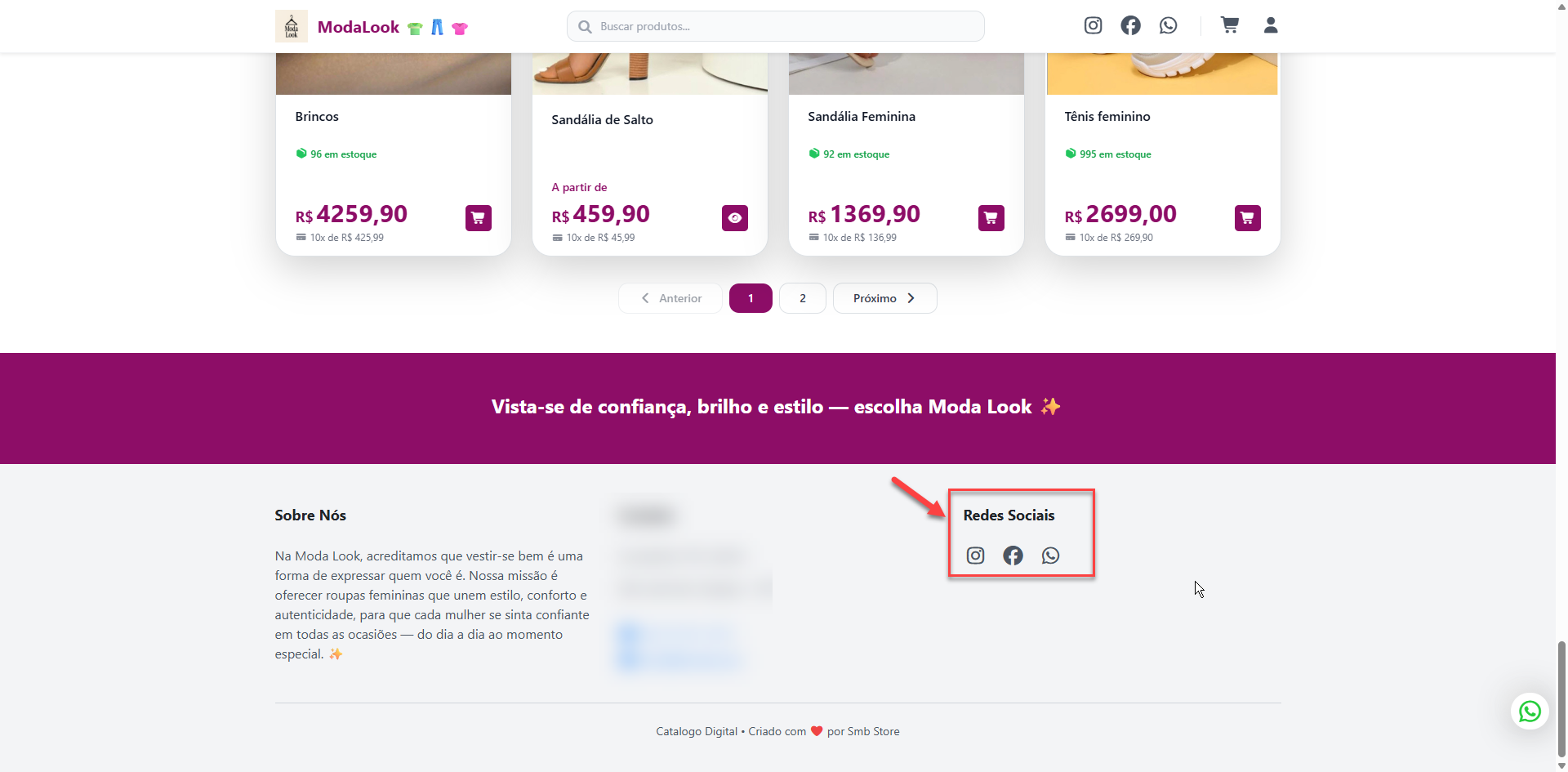 Página de catálogo de loja virtual ModaLook exibindo produtos cadastrados e rodapé com seção "Sobre Nós" e ícones de "Redes Sociais" destacados por uma seta e moldura vermelhas.