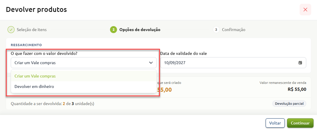 Tela de devolução de produtos na etapa de opções de ressarcimento, com destaque para a seleção de destino do valor entre criar um vale-compras ou devolver em dinheiro.