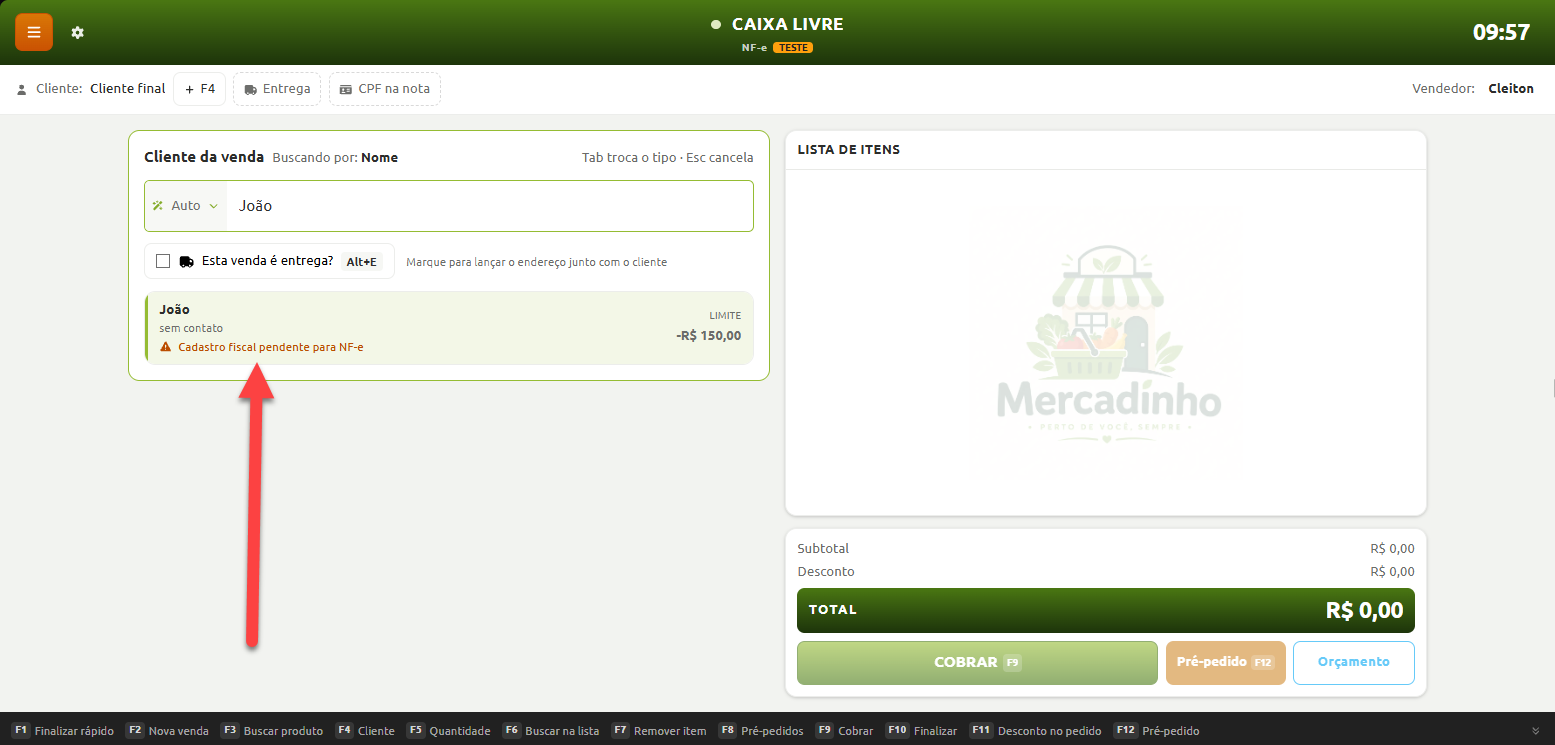 Tela de ponto de venda durante a busca do cliente da venda, exibindo o resultado para o cliente João com o aviso de "Cadastro fiscal pendente para NF-e" e limite negativo de R$ 150,00.