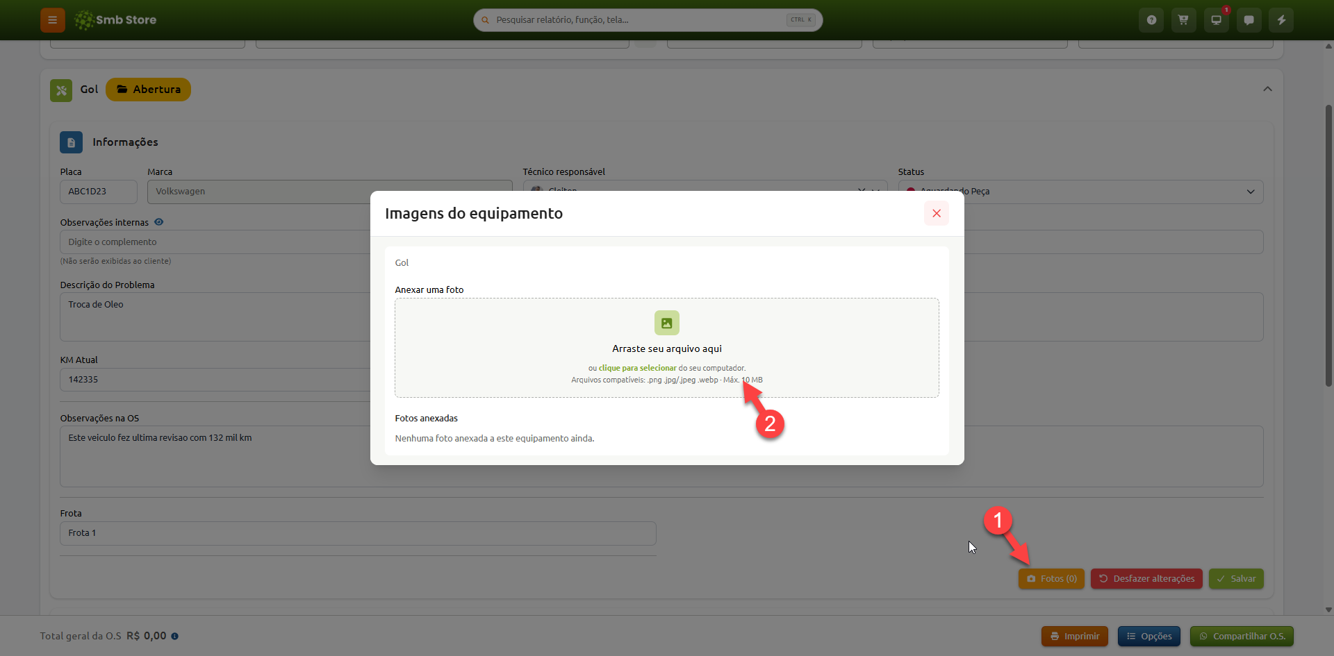 Tela de ordem de serviço com a janela de anexo de imagens do equipamento aberta, exibindo a área para arrastar ou selecionar arquivos do computador e o botão de acesso a fotos destacado em uma sequência numerada.
