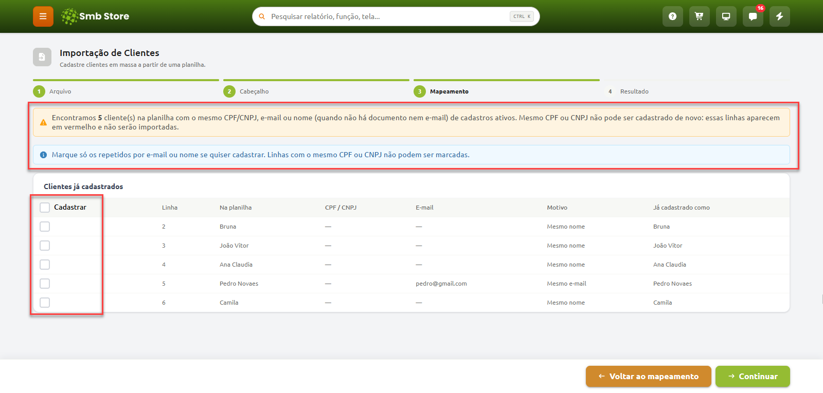 Tela de importação de clientes em lote exibindo aviso de cinco registros duplicados por nome ou e-mail na planilha, com listagem dos itens encontrados e caixas de seleção para escolher quais clientes repetidos devem ser cadastrados.