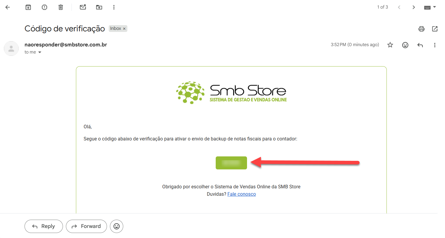 E-mail de confirmação da Smb Store para ativação de envio de backup de notas fiscais, com uma seta vermelha apontando para o botão onde se localiza o código de verificação oculto.