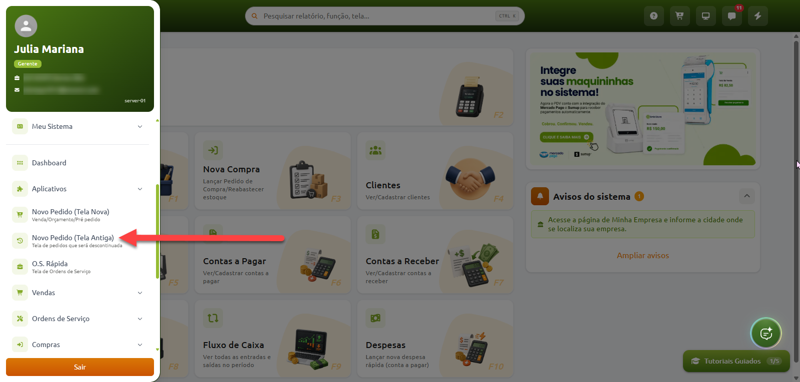Menu lateral do sistema de gestão com seta indicando a opção "Novo Pedido (Tela Antiga)" na seção de aplicativos.