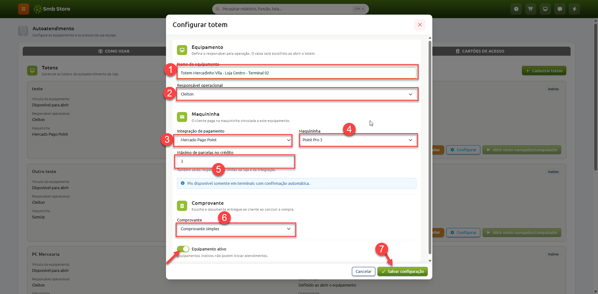Janela de configuração de totem de autoatendimento no sistema Smb Store, apresentando campos numerados para preenchimento: nome do equipamento (1), responsável operacional (2), integração de pagamento (3), modelo da maquininha (4), limite de parcelas no crédito (5), tipo de comprovante (6) e botão para salvar configuração (7).
