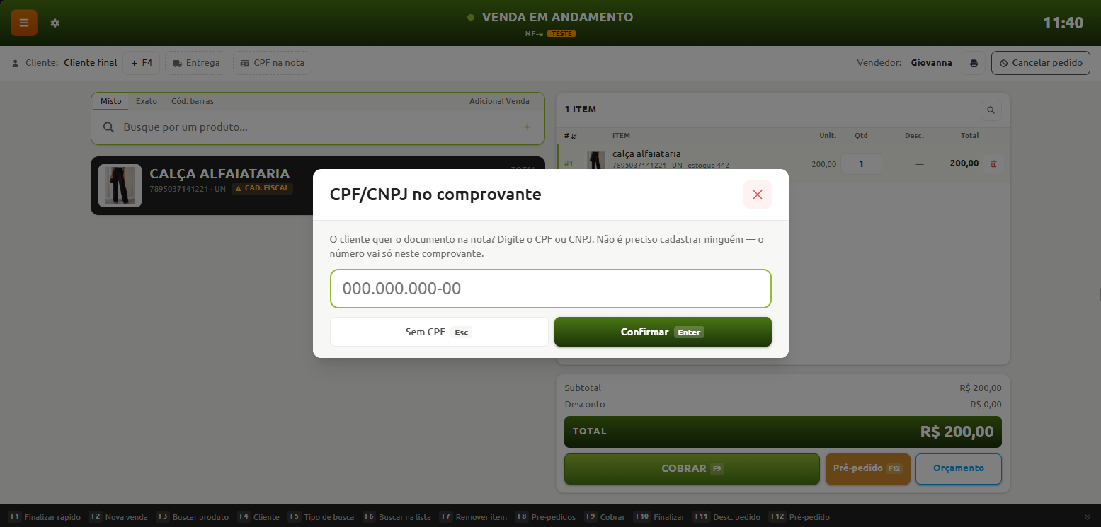 Tela de frente de caixa com venda em andamento, exibindo uma janela pop-up para digitação do CPF ou CNPJ a ser incluído no comprovante.