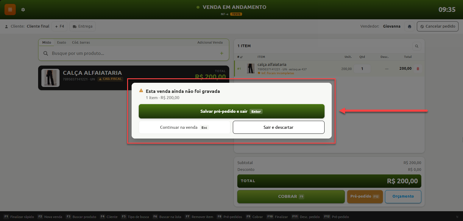 Tela de ponto de venda com janela de aviso informando que a venda não foi gravada, destacando as opções para salvar como pré-pedido e sair, continuar na venda ou descartar.