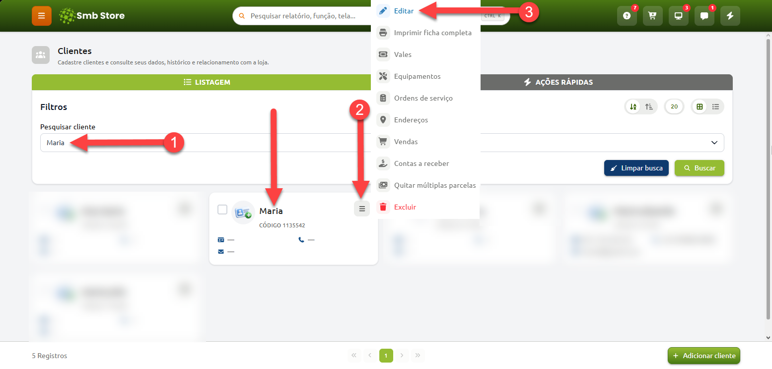 Tela de listagem de clientes no sistema Smb Store com passo a passo para editar um cadastro, indicando a busca pelo nome da cliente, a abertura do menu de opções no cartão do registro e a seleção da opção "Editar".